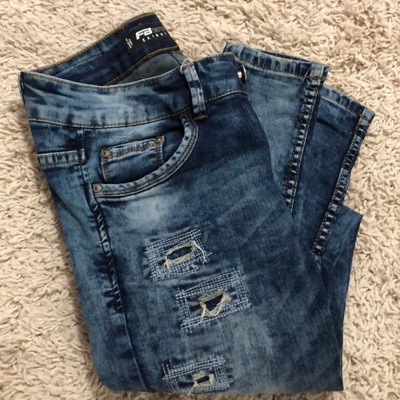 Distressed jeans - Picture 7 of 8